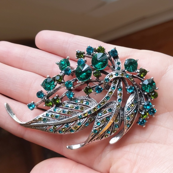 Jewelry - Emerald Green Statement Brooch